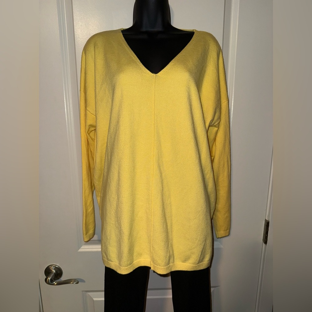 Butter Yellow Super Soft Staccato Women’s  V-Neck Sweater Size XL